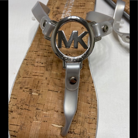 NEW Michael Kors sandals flip flops silver 10 - Picture 4 of 4